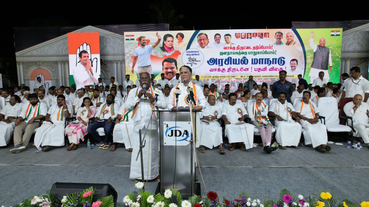 Addressed an enthusiastic public meeting in Tirunelveli, Tamil Nadu last night. Lakhs of people took an oath to join hands with Shri <a href="/RahulGandhi/">Rahul Gandhi</a> to protect the Constitution of India. #VoteChorGaddiChor