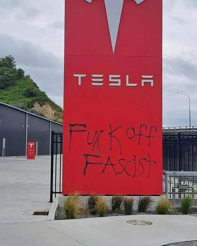 ultras_antifaa's tweet photo. “Fuck off fascist” https://t.co/fFsuNhvg9N