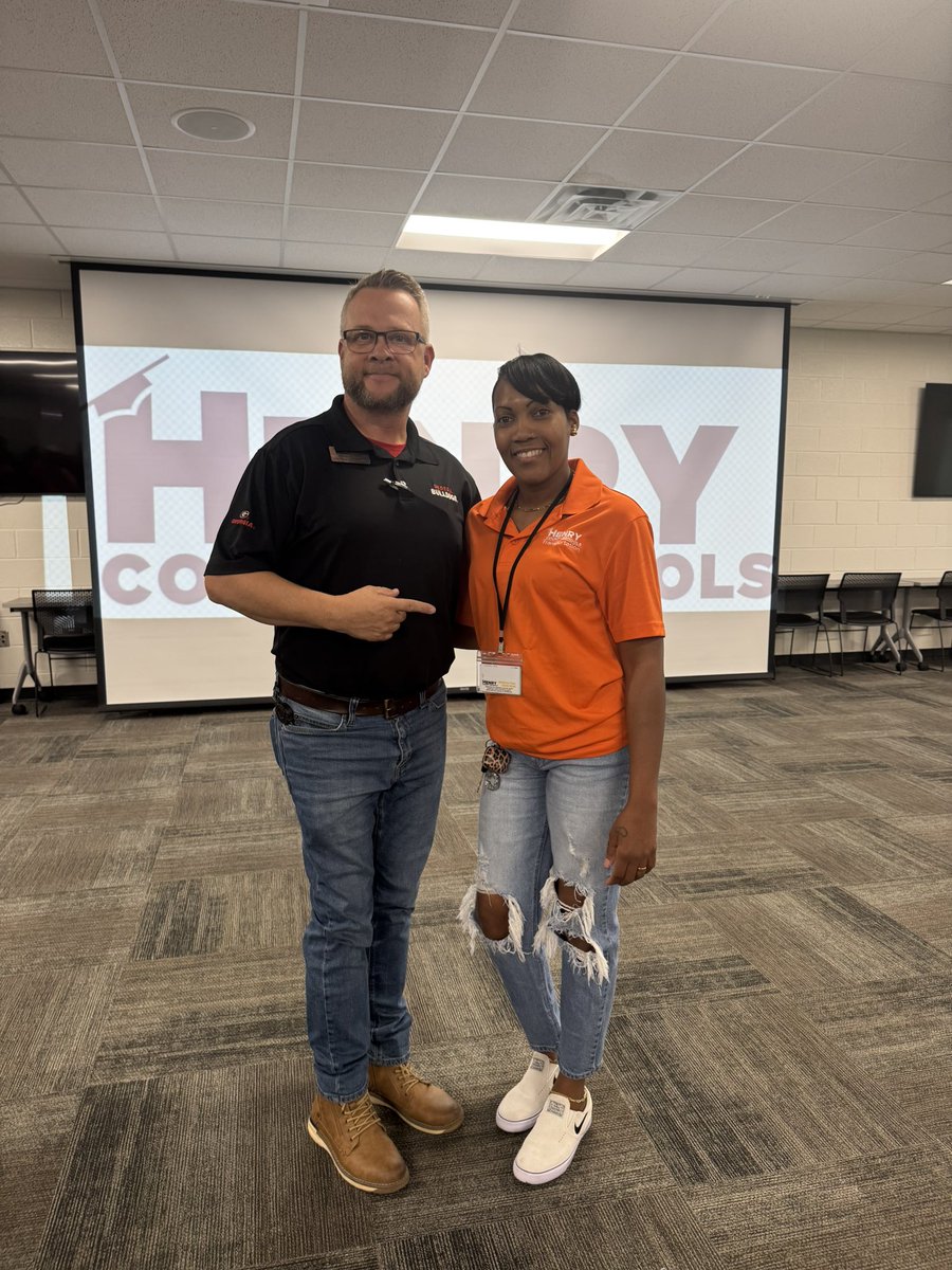 FontenotD0214's tweet photo. Had a great day Friday with some of my Luella drivers for dinner and driver of the month for Katherine and Candis! Thank you all for your dedication and making my job easier because of you! https://t.co/oVYJ9lg2fF