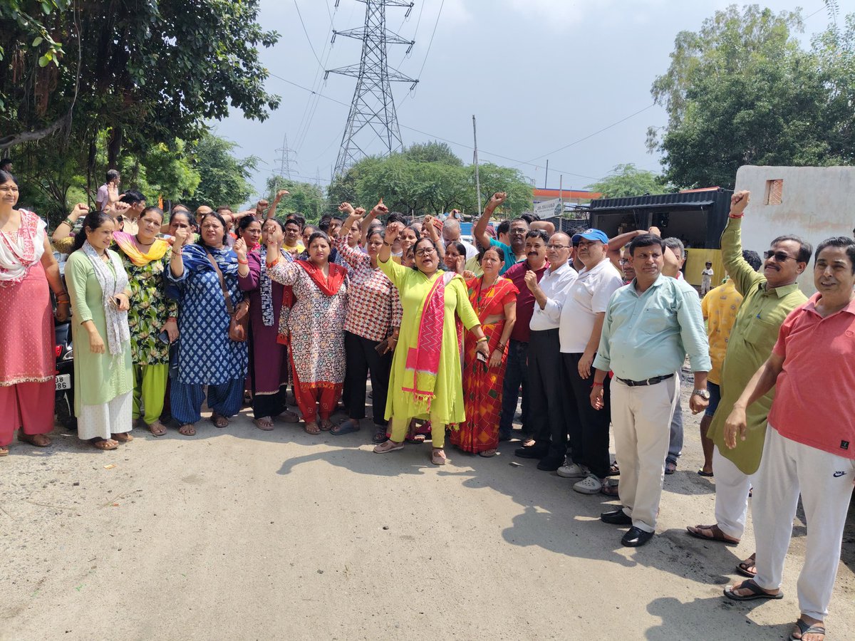 इंदिरापुरम न्यायखण्ड प्रथम में शराब की दुकान खुलने का अभयखण्ड फेडरेशन के साथ 50 से भी अधिक RWA के पदाधिकारियों का जोरदार प्रदर्शन।
<a href="/upexcise/">UP EXCISE DEPT</a> <a href="/myogiadityanath/">Yogi Adityanath</a> <a href="/myogioffice/">Yogi Adityanath Office</a> <a href="/UPGovt/">Government of UP</a> <a href="/Uppolice/">UP POLICE</a> <a href="/DmGhaziabad/">Dm Ghaziabad</a> <a href="/gdagzb/">GDA Ghaziabad</a> <a href="/GzbNagarNigam/">Ghaziabad NagarNigam</a>
