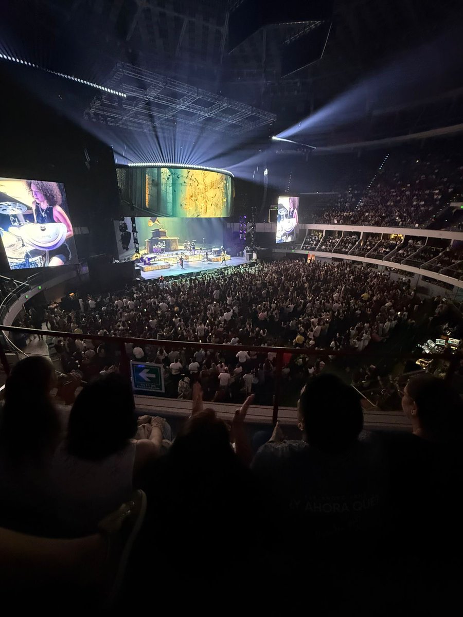 PoderyCritica's tweet photo. #Yucatan l Lleno total de #AlejandroSanz en #ForoGNP #Merida. https://t.co/VA2nQdeUr5
