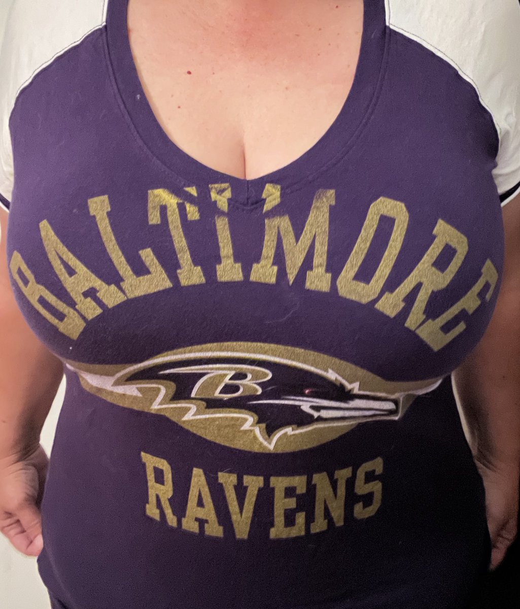 A little halftime distraction … Let’s go Ravens 💋