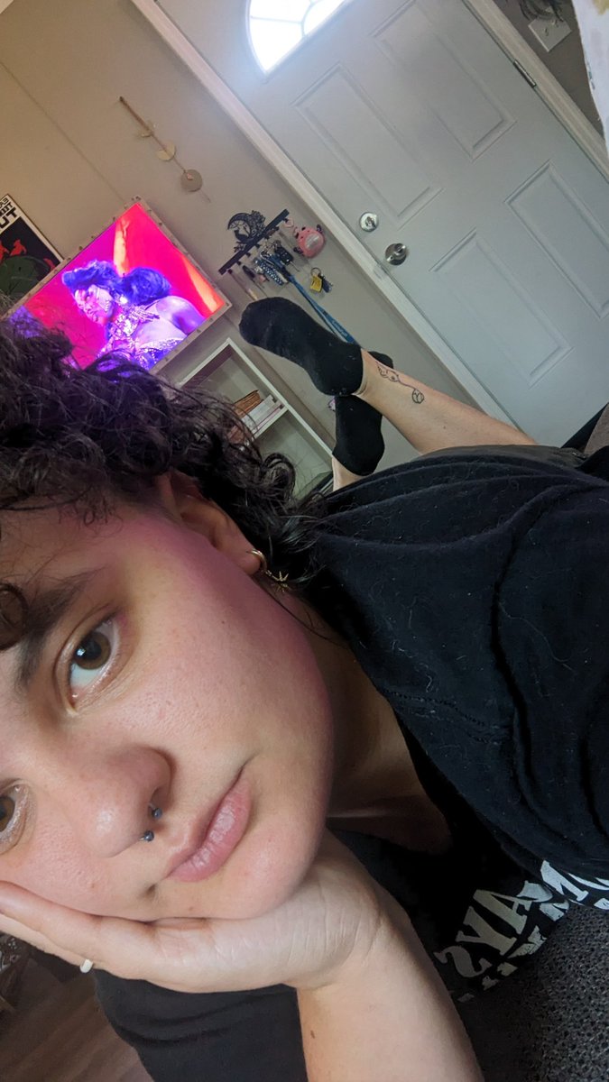 Curly tweet media