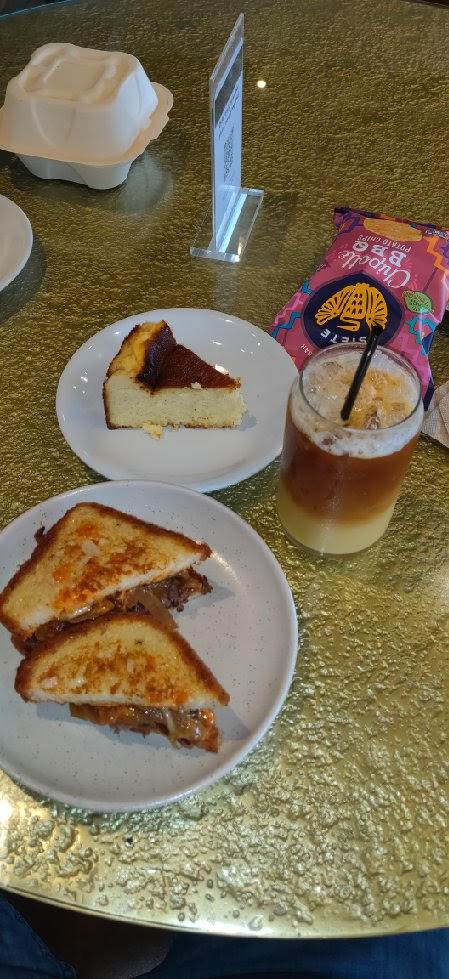 Surprised youngest daughter at work for lunch. Yummy, gluten free menu. This time, I had the Patty Melt, Orange Creme Espresso and Cheesecake.