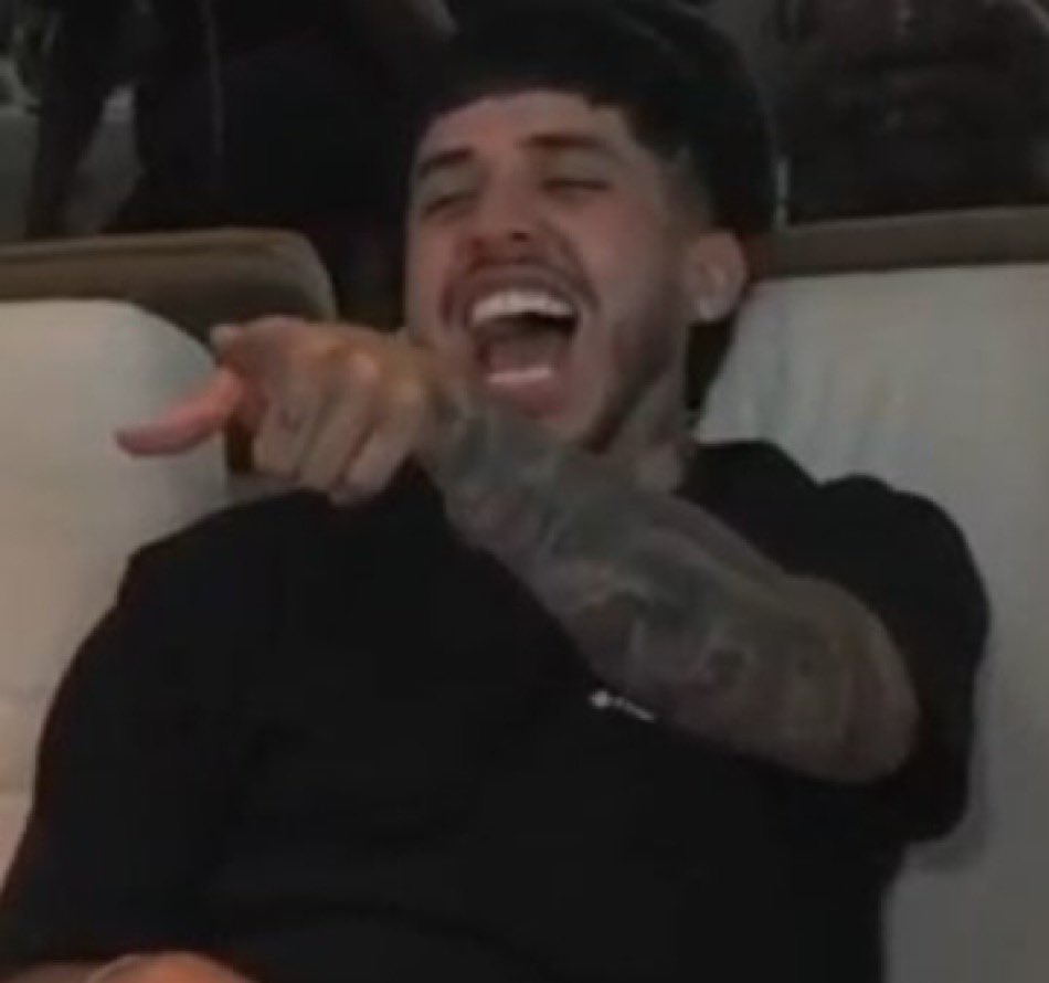 Ríanse todos de este estúpido 

JAJAJAJAJAJAJAJAAJAJAJAJAJA
JAJAJAJAJAJAJAJAJAJAJAAJAJA