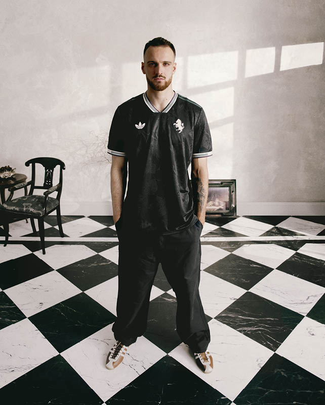 Juventus サッカージャージ 黒白ストライプ Juventus サッカージャージ 黒白ストライプ Juventus サッカー