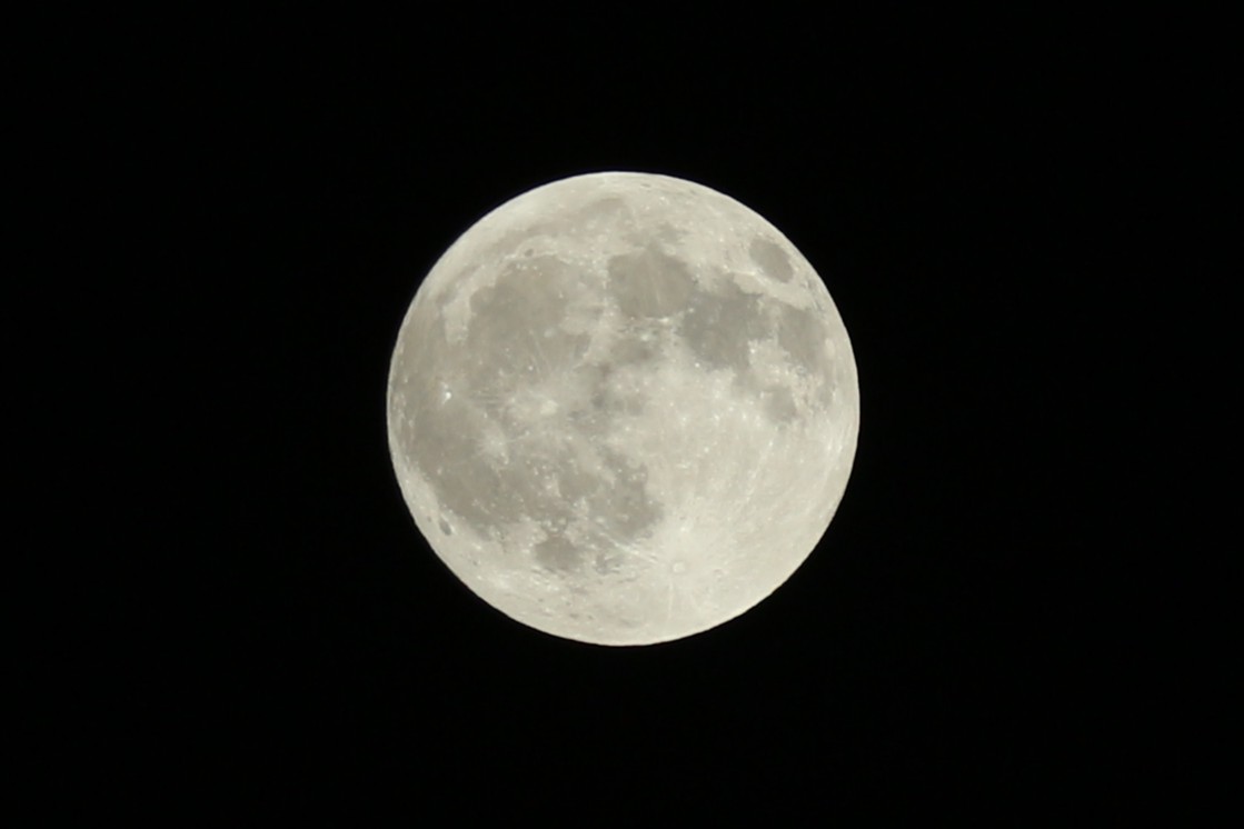 あさぼらけ写真館】 今朝のメールで一番多かったのは、 皆既月食を見