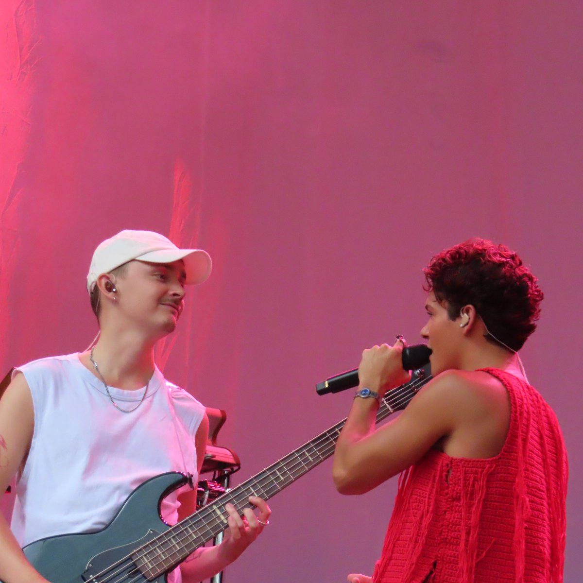 Isak's expression while looking at Omar 🤩🤩🤩 I feel you Isak. Same dude, same