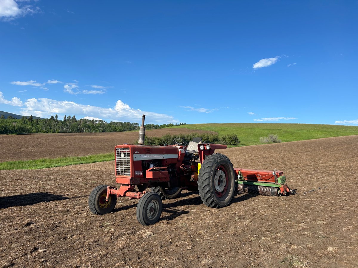 jason_nosajdeff's tweet photo. Do you remember those guys on the farm journal show, that got featured for getting out  their 60s vintage equipment to run it for fun. I think about them a lot. https://t.co/Ya1mw7zvO6