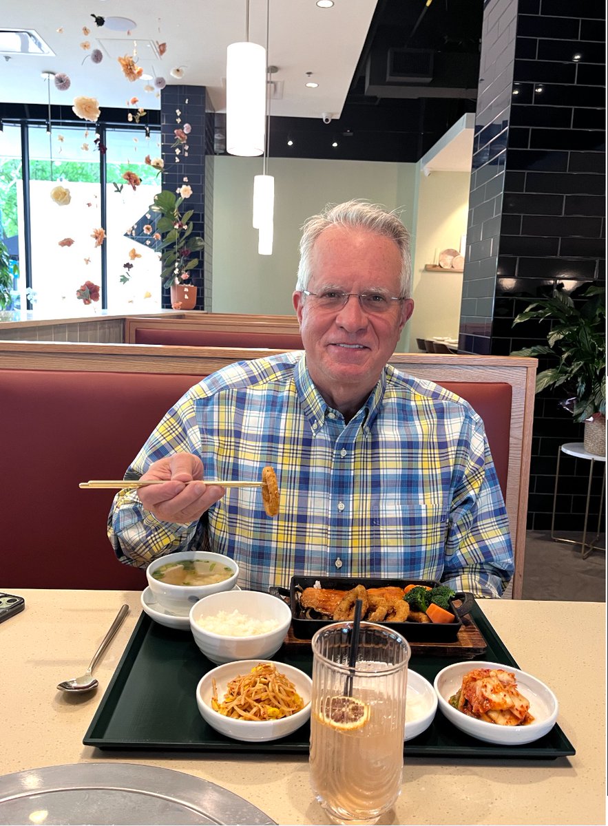 I clean up well. My wife taught me how to eat soup with chop sticks!😂