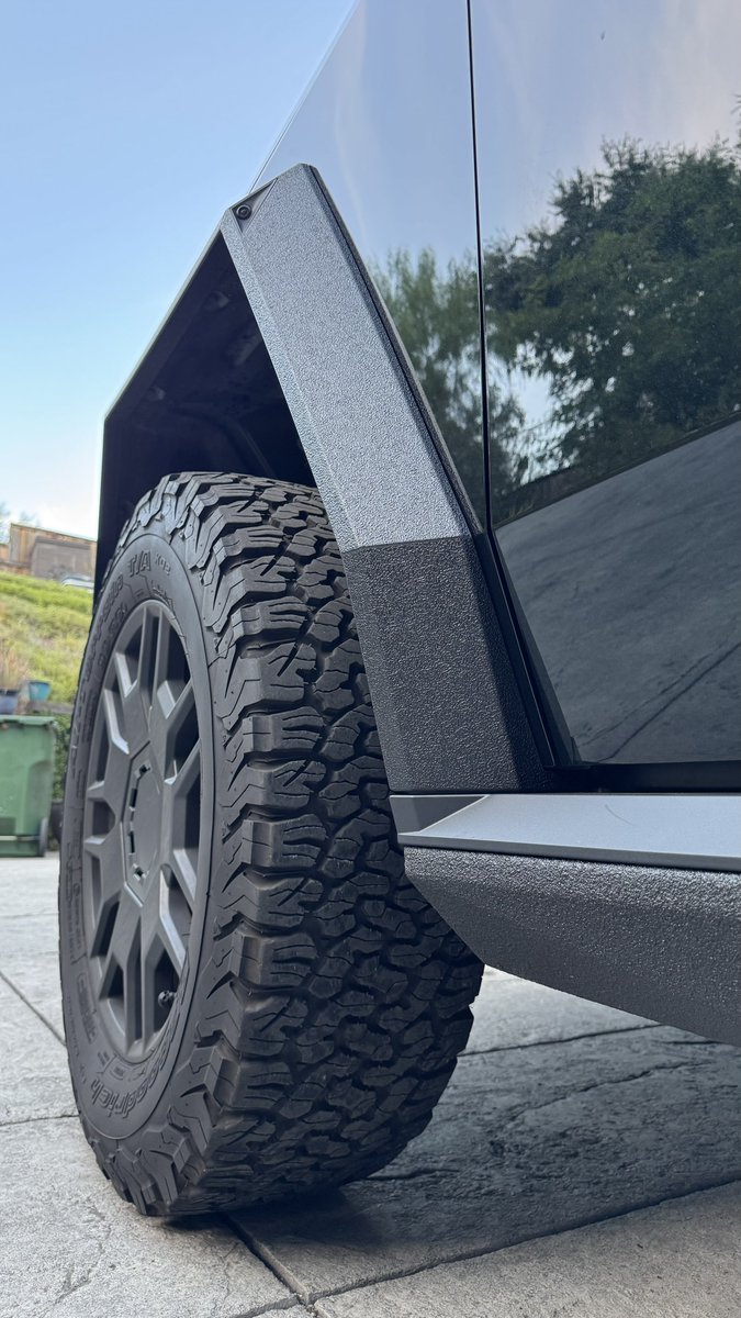 RyanTorresTesla's tweet image. I just finished installing the @Abstract_Ocean Xpel Armor Kit on the front bumper, rear bumper, fenders, and mirrors on my Cybertruck. In all of the years of DIY projects, I’ve done, nothing has ever been this much fun where every single piece actually fit like a glove.  Huge…