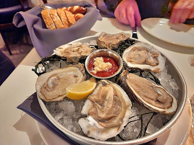 Getting high on oysters tonight

Gn fam🌙