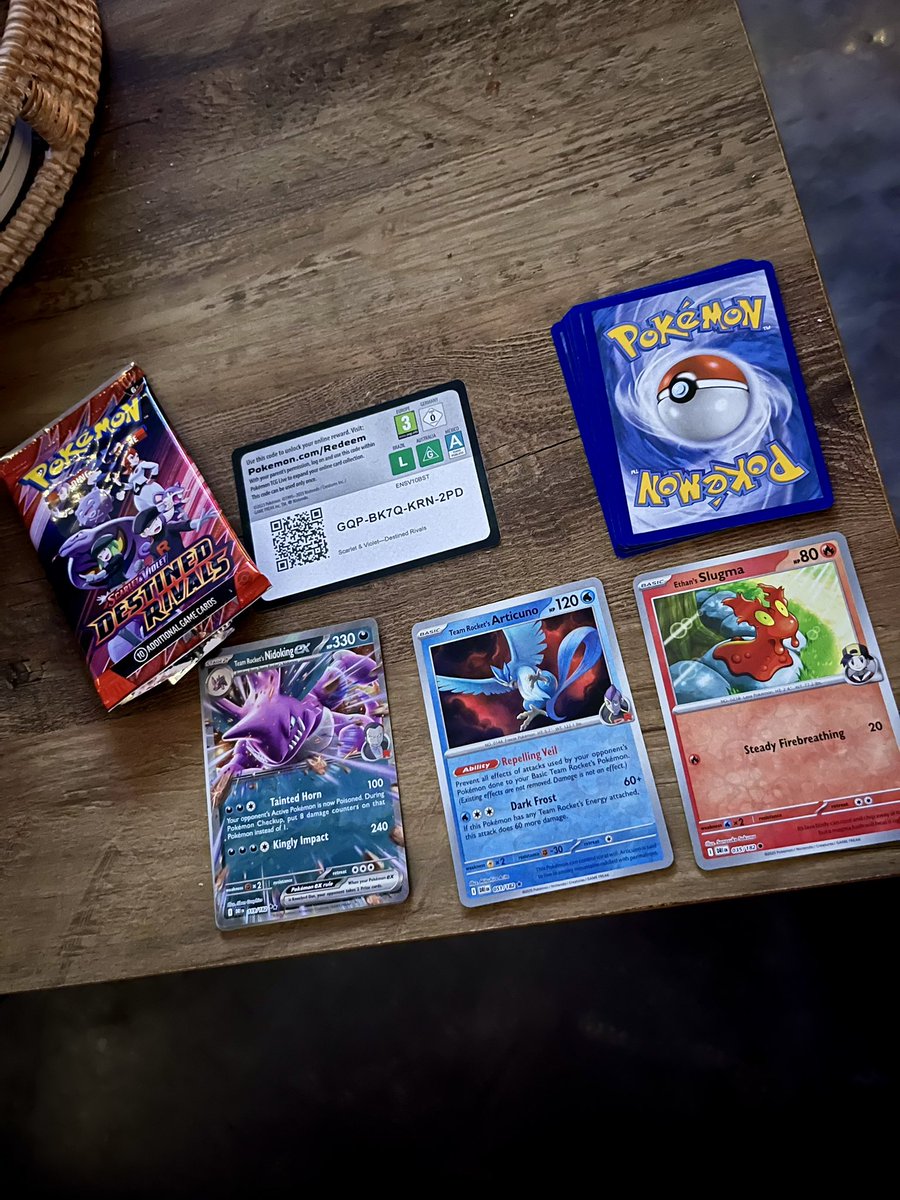 PoDoesPokemon's tweet image. Sunday Night football pack, great game so far so was hoping for a great pull! I can’t get mad at an EX pull though! #DestinedRivals pack #4! #CodeCard #Pokemon #PokemonTCG