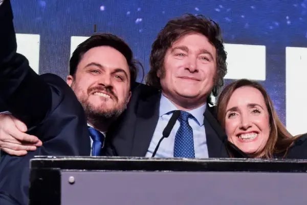 maxibagilet's tweet photo. QUE VUELVAN A LAS BASES

FIN. https://t.co/G4RGy98BDY