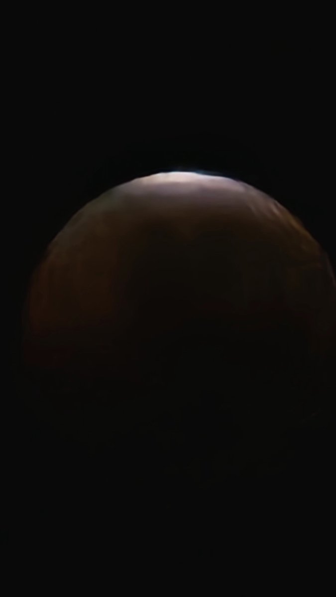 endanesia's tweet photo. Blood moon tampak dari kamera hp https://t.co/b0dIKNfF7x