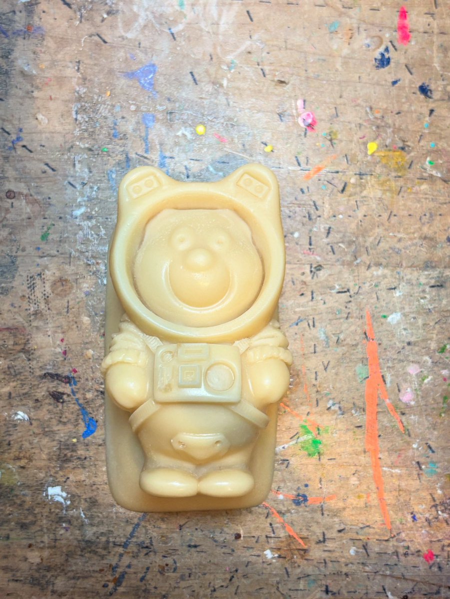 「cool it」宇宙飛行士バージョン、蝋原型が完成しました。
6年ぶりとなる新バージョンは個展「metáfora」で初披露です。