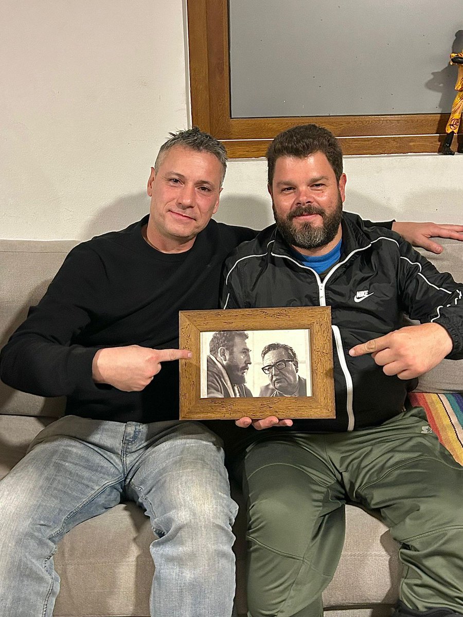 Sobre la Revolución, la historia y el futuro de América Latina conversamos como hermanos, como lo hicieran nuestros abuelos #FidelPorSiempre y #SalvadorAllende.

Un privilegio compartir recuerdos, ideas y sueños con Pablo Salvador Sepúlveda Allende, egresado de la <a href="/elam_oficial/">Escuela Latinoamericana de Medicina</a>.