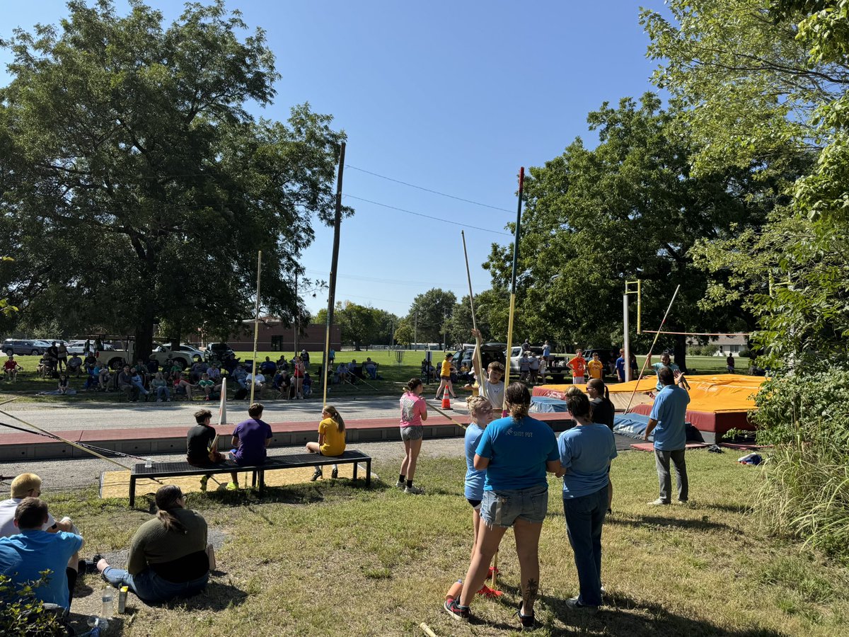 girardwarriors's tweet image. Our club hosted its 1st ever street vault in Cherokee, KS Saturday. Had about 25 individuals compete and raised some money for the Johnathon Wolgamott Memorial Scholarship.  Good times were had by all.