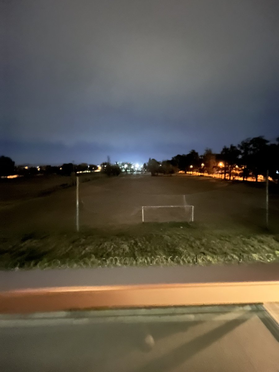 La noche se ve linda desde mi balcón,  y más aun cuando  SI SE PUEDE  salir  a la calle a disfrutarla.  Ya es tarde, manden a dormir a los presos . 
No se confundan, no hay que revivir el pasado  #KirchnerismoNuncaMás