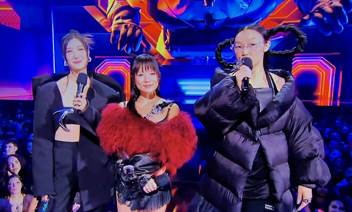 Wish they let the Huntrix girls sing. #VMAs #KPOPDEMONHUNTERS