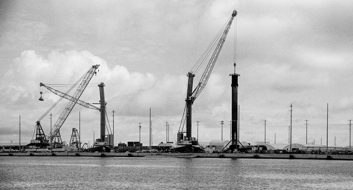 B1077 sitting in Port after returning from launching Starlink 10-14.

🎞️2 panel pano shot on Ilford HP5🎞️
