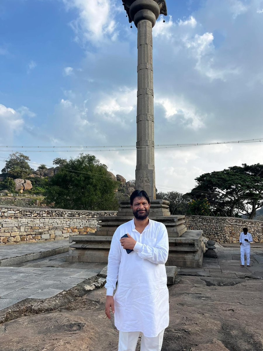 आपके स्नेह और आशीर्वाद की शक्ति से संकल्पित मैं आप सबके  सहयोग से बुन्देली माटी के सम्मान को हमेशा स्तंभ की तरह ऊँचा रखने का प्रयास करता रहूँ ऐसी आज प्रभु से प्रार्थना है ।