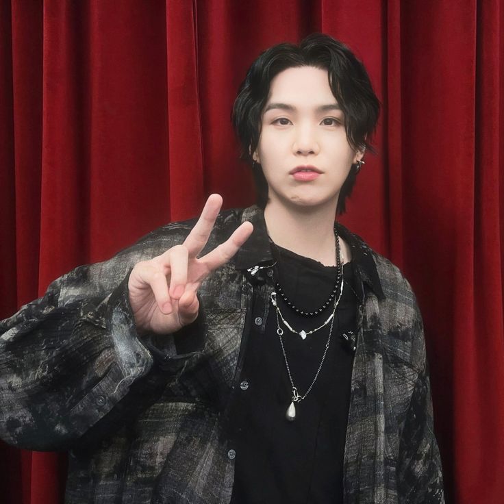 btscommunity_7's tweet photo. ✰💙✰𝗕𝗧𝗦 𝗖𝗢𝗠𝗠𝗨𝗡𝗜𝗧𝗬⁷|군대✰🐋✰

➪💙>>> ⌜🔴🎥⌟ • ¡"Haegeum" de #AgustD necesita solo 424 mil reproducciones para llegar a los 100 millones! 

#ARMY, recuerden que tenemos una nueva misión, no dejemos de reproducir. 

🖇️: https://t.co/iAeXTYDEkw https://t.co/g4Pv7Ss0sR