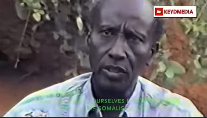 RadioKulmis's tweet photo. “HORTA WAA SU’AAL WEYN: Dalka yaa iska leh? 🤔

Xasan ‘xabaalo qote @HassanSMohamud ’ intaas buu garan la’yahay— waxba kaga ma duwana USC warlord Aydiid.
Dalku shakhsi ma leh, shacabka Soomaaliyeed ayaa iska leh. 🇸🇴
#Somalia #Shacab #Puntland” https://t.co/jvrwgUqcec