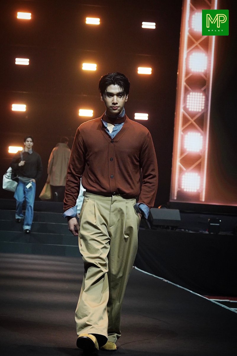 “ดัง ณัฎฐ์ฐชัย” ร่วมเดิน Fashion show จากแบรนด์ SYSTEM ในงานประกาศรางวัล Mchoice &amp; Mint Awards 2025

DUNK x MCHOICE2025
#MchoiceMintAwards2025
#dunknatachai