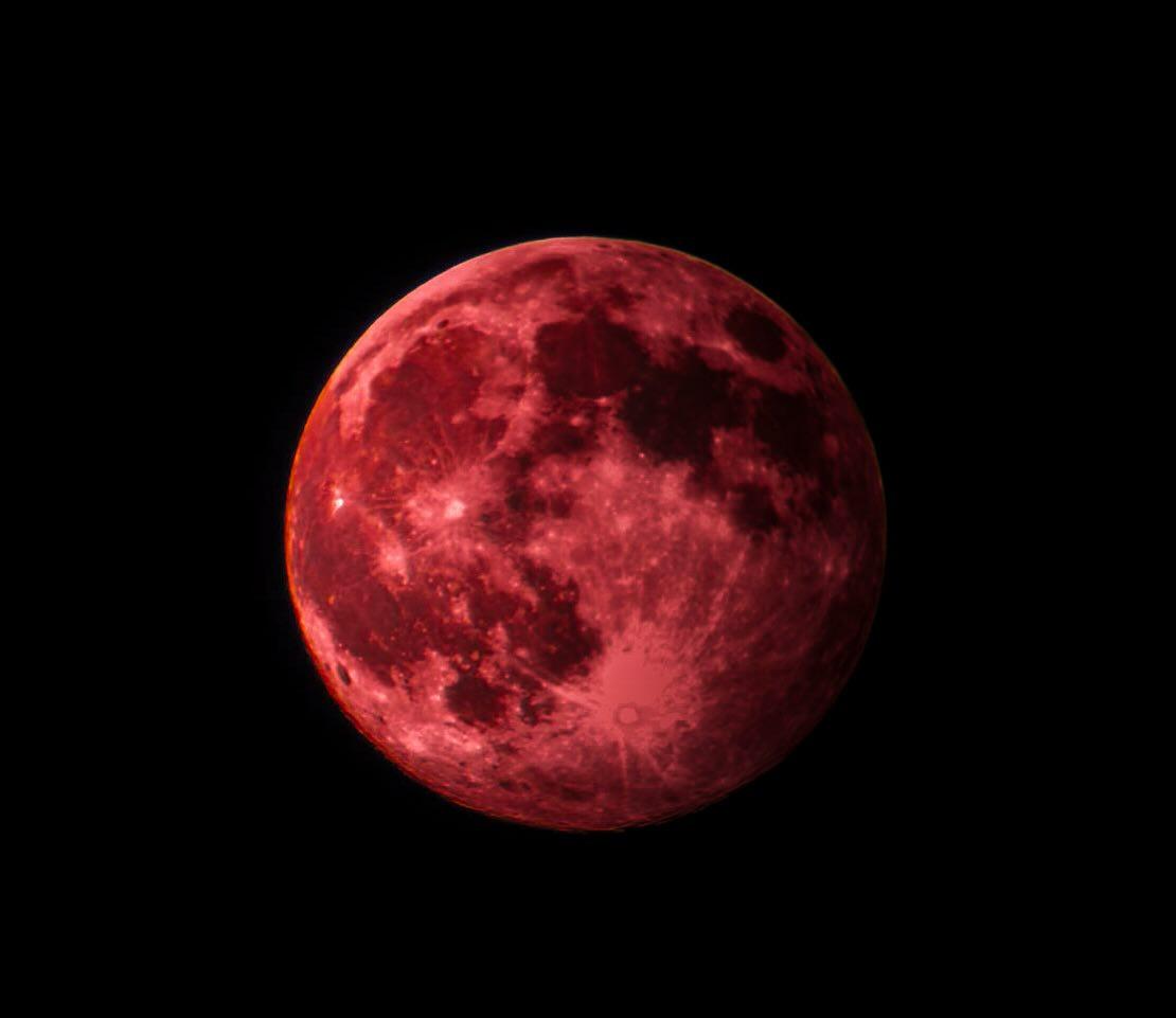 ShiningScience's tweet photo. Lunar eclipse at its peak 🌕✨ breathtaking moment.

#BloodMoon #LunarEclipse2025 
#LunarEclipse #Eclipse https://t.co/vtcrrtbUPC