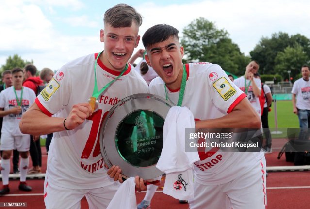 이번에 한국 대표팀에 처음 발탁된 옌스 카스트로프는 쾰른 유스 시절 비르츠와 함께 뛰었다