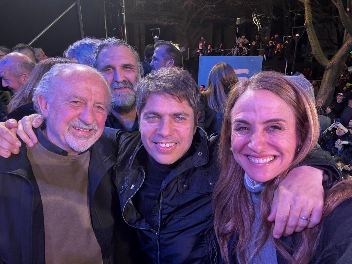 EL PUEBLO LE PUSO UN FRENO A MILEI

¡La Provincia de Buenos Aires y nuestra ciudad de La Plata vuelven a demostrar que la esperanza se construye caminando cada barrio!

El categórico triunfo de @FuerzaPatria_7S es el resultado del compromiso y la militancia de cada compañero y