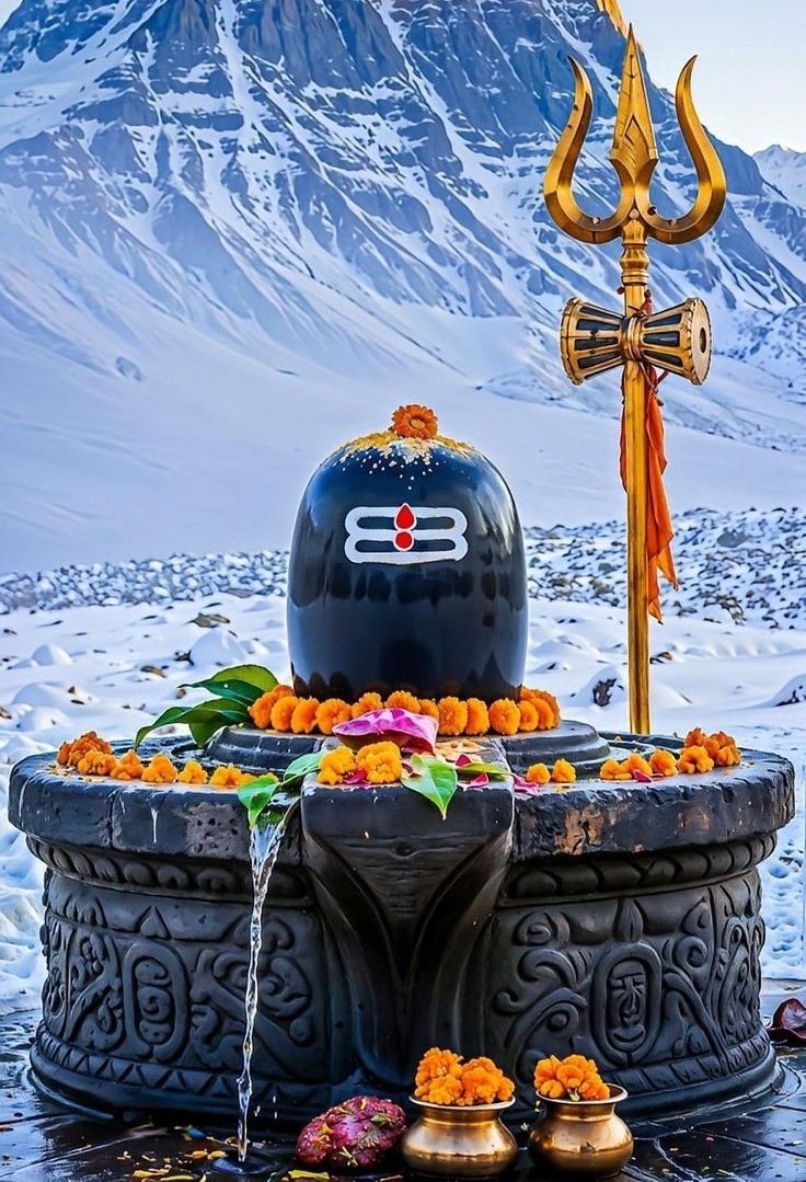 किस्मत लिखने वाले को देव कहते है और किस्मत बदलने वाले को महादेव कहते है। 

हर हर महादेव जय भोलेनाथ ❣️

ॐ नम: शिवाय 🙏🏻🚩