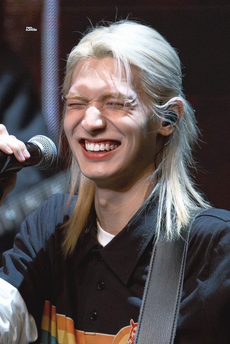 이러케웃을때 진짜막뒤에날개보이는거같고 그대로하늘승천해버릴꺼가틤 ....... 천사똔가나디 너무너무이뻐  어떻게입이하트♡