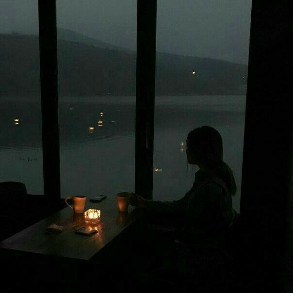 قررت ألا اسامحك
مازلت تتسلل إلى احلامي
تحرمني رقادي... 
مازلت تسرقني من نفسي
ومن الكل  فتسلب
تركيزي... 
فتشتت أفكاري.. 
لن اسامحك!!