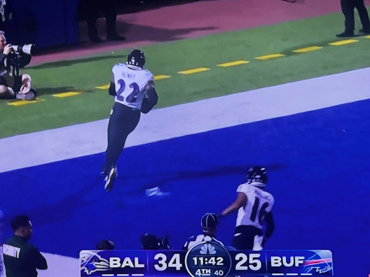 FatherTrue's tweet image. This water bottle came way too close to Henry @Ravens y’all need to make an example out of this person