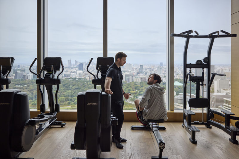 フォーシーズンズホテル東京大手町は、2025年9月1日に開業5周年を迎えた。これを記念し、館内各所で特別メニューや限定プランを展開。特別ディナーコースやペアリング、パフェに加え、スパでは新規会員向けに贅沢な入会特典も用意されている。therakejapan.com/new/20250904a/