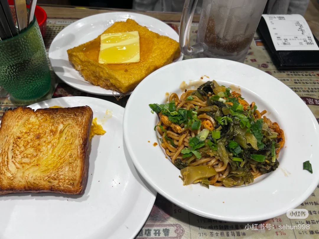 RobMarioert's tweet image. 昼食はいつも同僚と会社の近くの定食屋に行きます。量が多くて安いし、コストパフォーマンスが高いです🍱 #東京