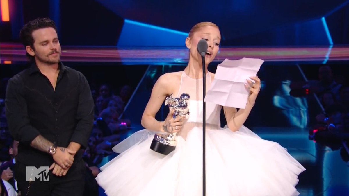 PopBase's tweet image. Ariana Grande accepting her Video of the Year #VMAs award for ‘Brighter Days Ahead.’