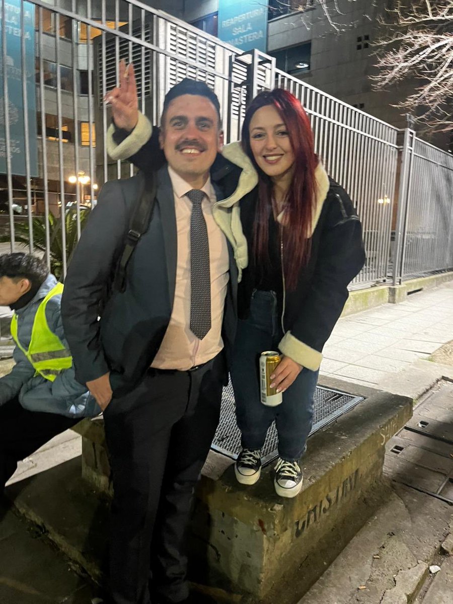 Con MI AMIGO PERSONAL <a href="/manujove/">Manu Jove</a> en 51 y 10 festejando la victoria peronista✌🏼
