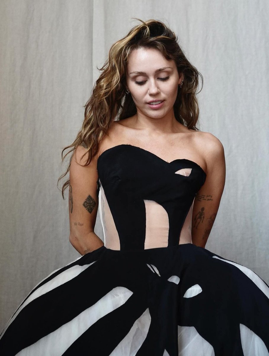 This Ariana and Miley dress?!? Take all my money I'm so serious.