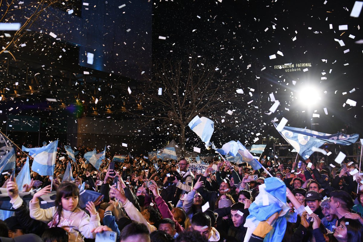 Kicillofok's tweet photo. No se le pueden quitar los recursos a la provincia de Buenos Aires, porque no son de este Gobernador, son del pueblo bonaerense. No se puede gobernar con odio, insultos e indiferencia ante los despidos y el cierre de empresas.

Repito: las urnas le dijeron que tiene que dejar de insultar a la democracia, al federalismo, a nuestra Constitución.