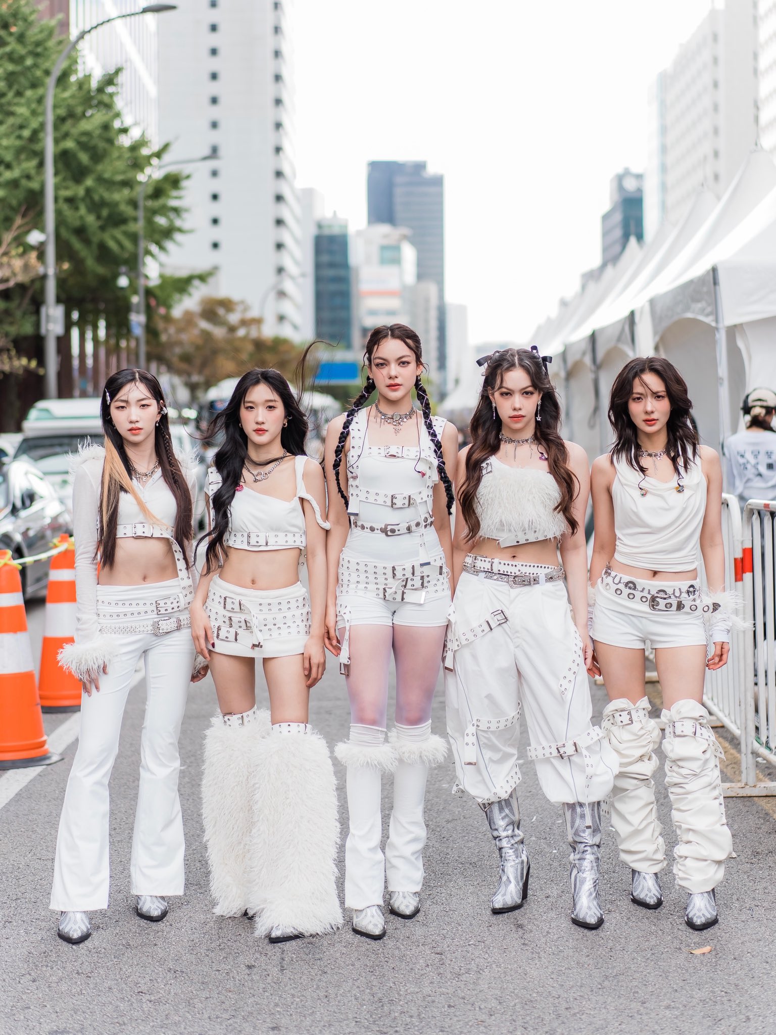 G0SwoBYakAAczLw?format=jpg&name=large