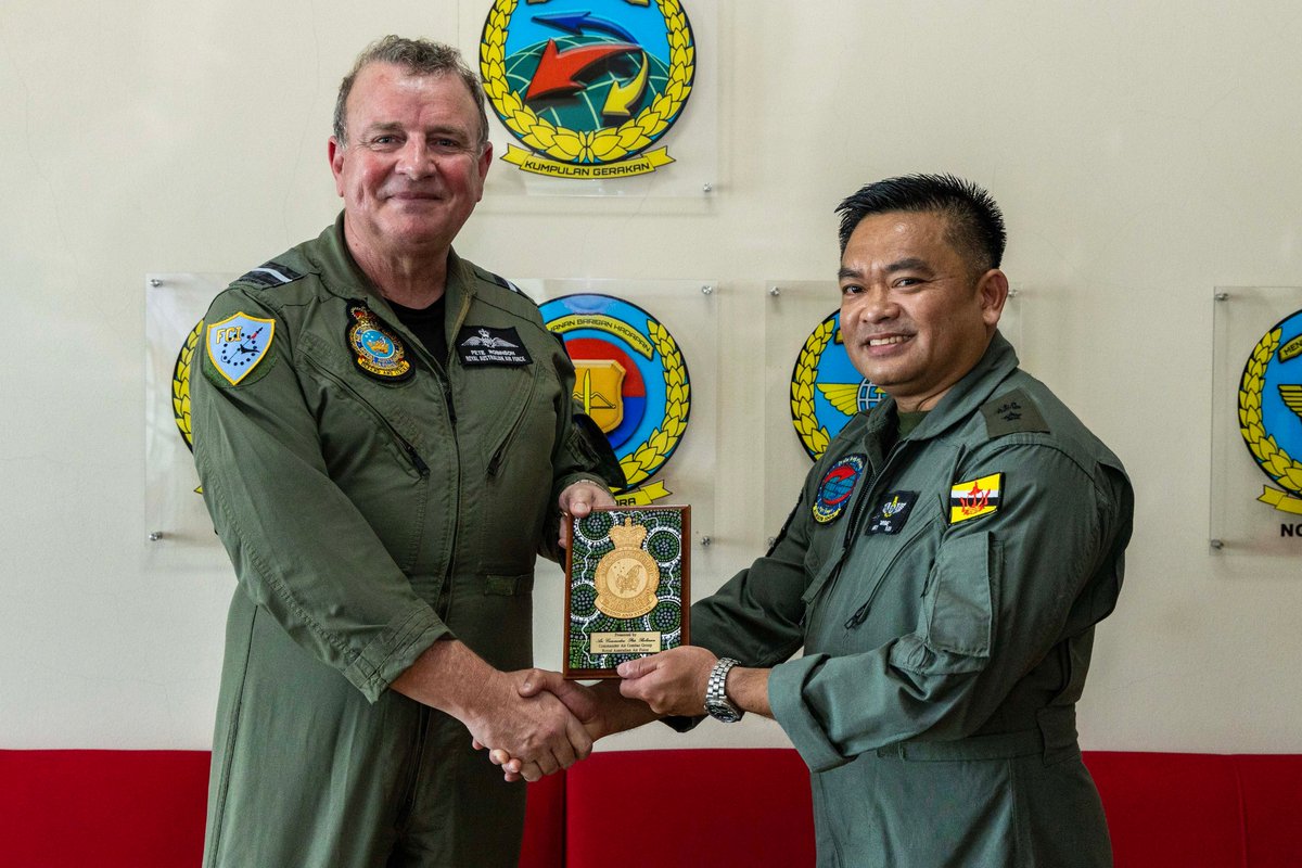 Defense_Talks's tweet image. ✈️ For the first time, two F-35A Lightning II fighter jets recently landed in Brunei Darussalam. 

🇧🇳⚡ #F35 #LightningII #Brunei #Defense