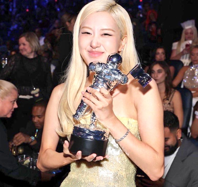 BLACKPINK AWARDS 🏆 tweet media