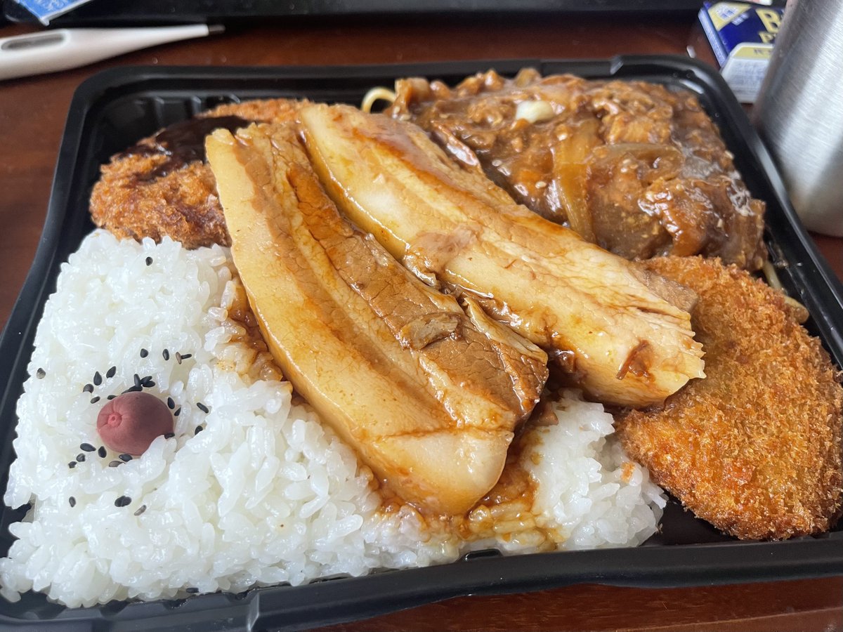 maMe0siban's tweet image. ただいま。

からの、たけのお昼ごはん

キッチンダイブ亀戸店の１kg弁当笑

#キッチンダイブ
#キッチンDIVE
#1kg弁当
#大食い