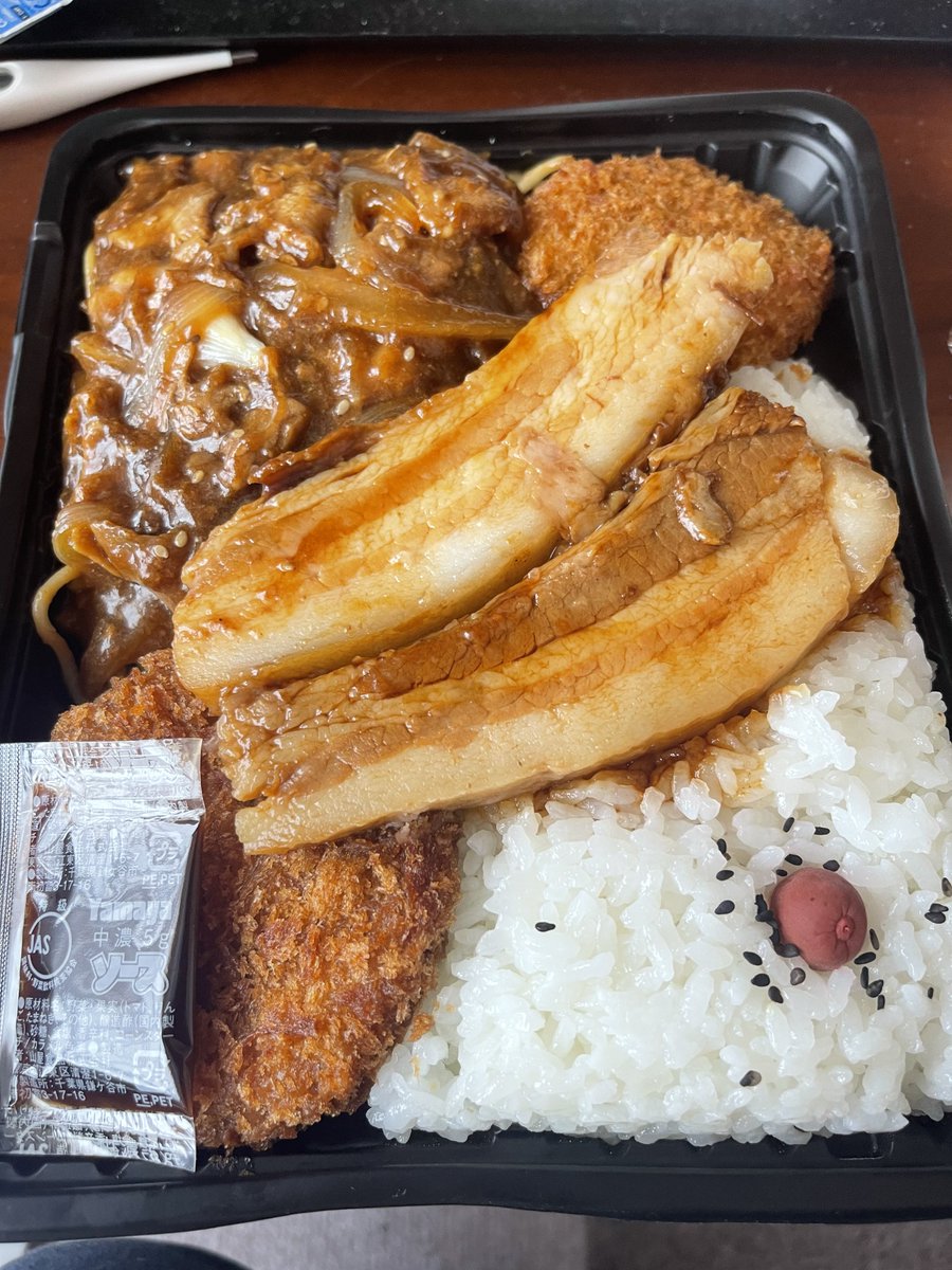 maMe0siban's tweet image. ただいま。

からの、たけのお昼ごはん

キッチンダイブ亀戸店の１kg弁当笑

#キッチンダイブ
#キッチンDIVE
#1kg弁当
#大食い