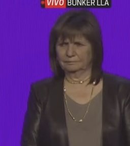 Gra_Simple's tweet image. La cara de o g t de la TRAIDORA @PatoBullrich
Estará averiguando el nro. de telefono de Chiquilof ? 🤣😂🤣😂
