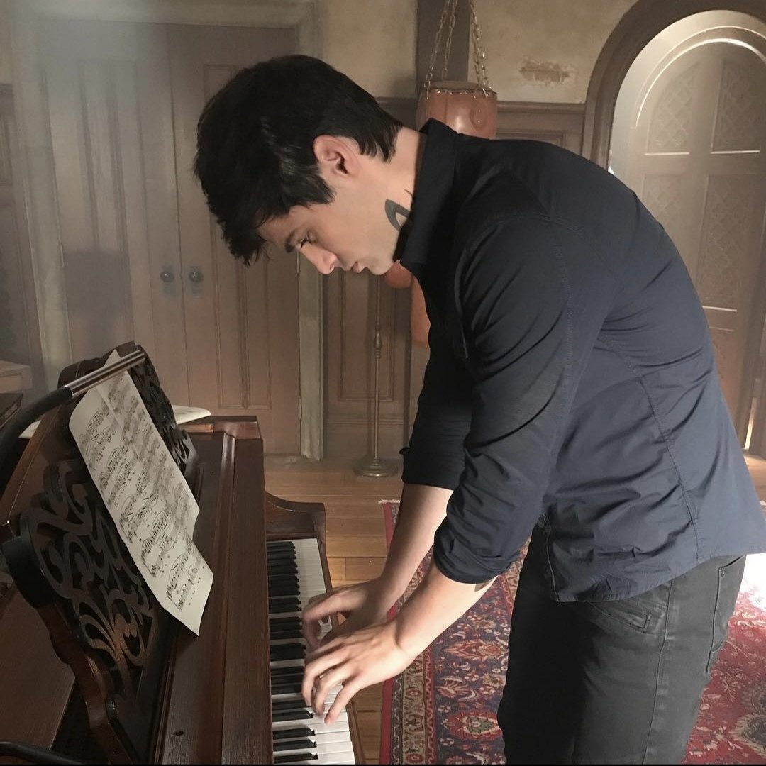miyakatarina's tweet image. alec #Shadowhunters