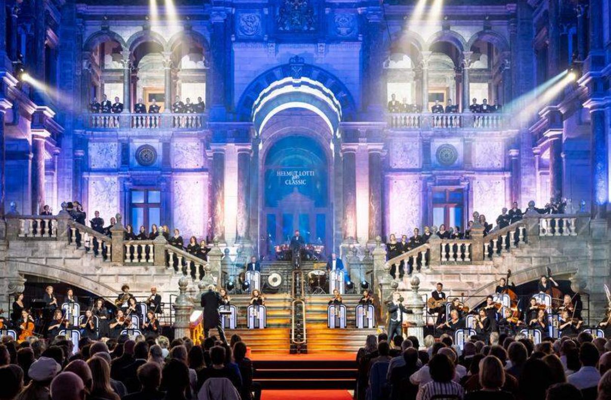 HildeStroobant's tweet photo. Throw🔙 Friday! 🎻🙌🏼

#HelmutLottigoesClassic #30jaar

📷 ©️GVA https://t.co/NmO3gXAiOH